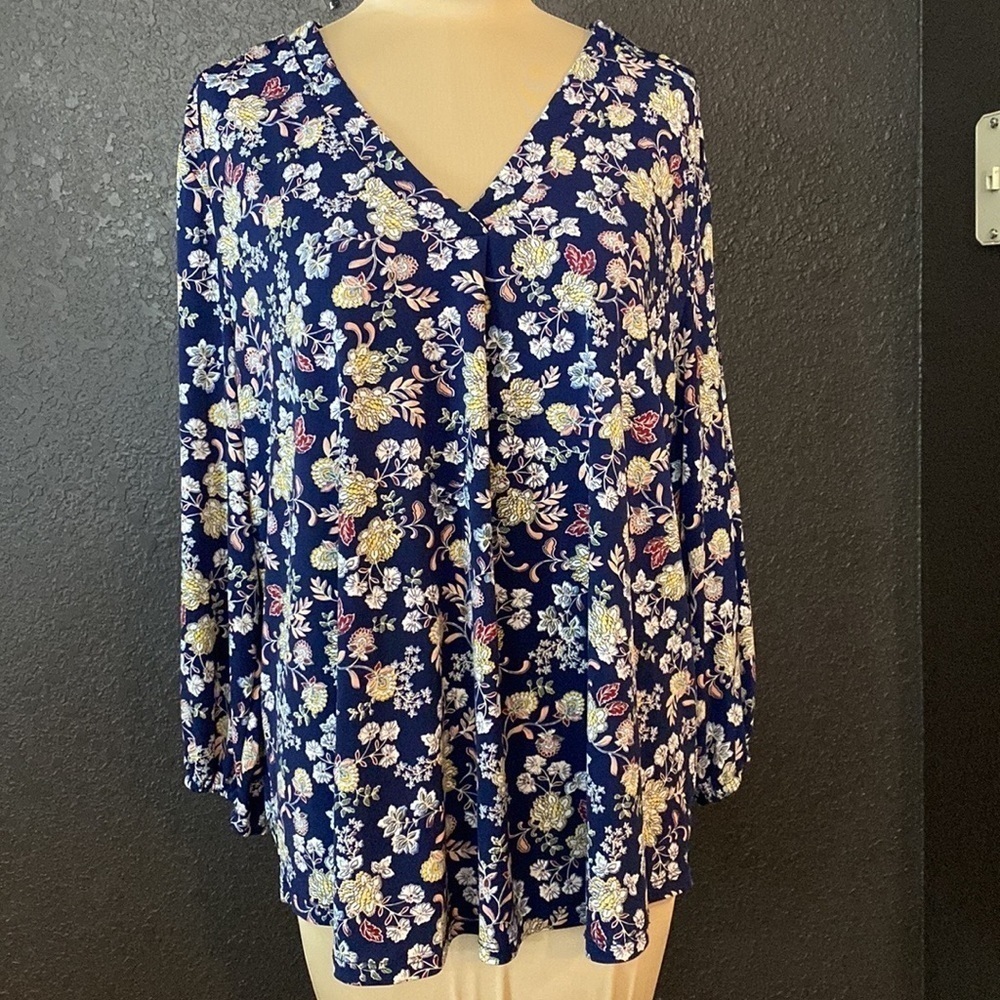 Two by Vince Camuto blue floral jersey knit stretch vneck long sleeve blouse top